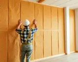 Pose d'une isolation liège mur intérieur. Avis : ce matériau offre une excellente isolation thermique et acoustique.