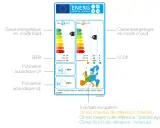 Étiquette énergétique d'une pompe à chaleur. On y voit les classes d'efficacité, les niveaux sonores (59dB, 61dB) et les données SEER/SCOP. Le bruit d'eau qui coule est une métaphore pour le fonctionnement silencieux.