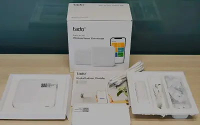 Kit de thermostat connecté Tado, prêt à installer pour une maison plus intelligente et des économies d'énergie.