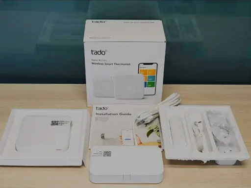 Kit de thermostat connecté Tado, prêt à installer pour une maison plus intelligente et des économies d'énergie.