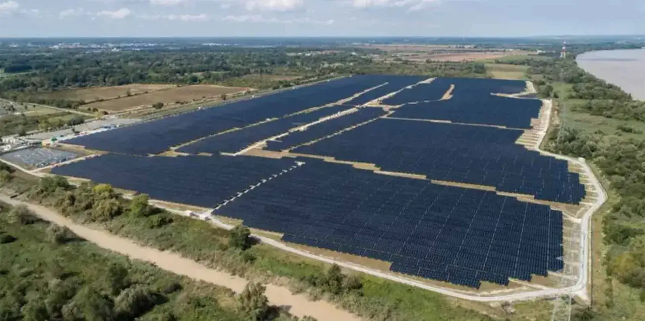 Vaste ferme photovolta&iuml;que, un investissement prometteur pour la rentabilit&eacute; &eacute;nerg&eacute;tique.